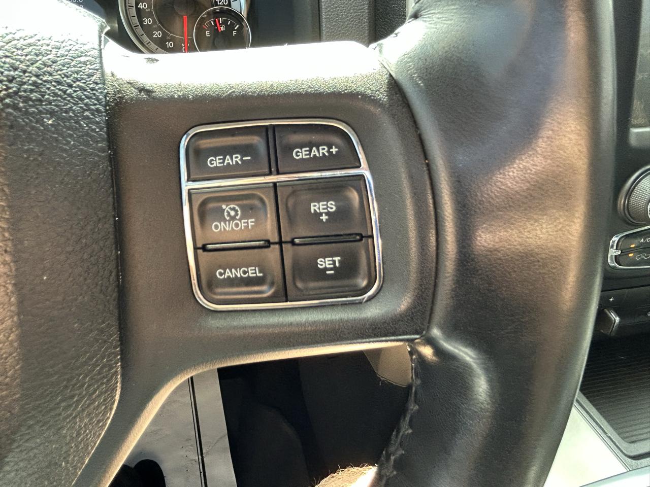 RAM 1500 4WD Crew Cab 140.5" Big Horn 2014