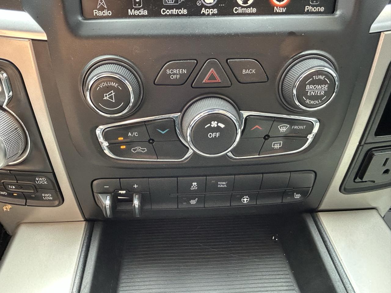 RAM 1500 4WD Crew Cab 140.5" Big Horn 2014