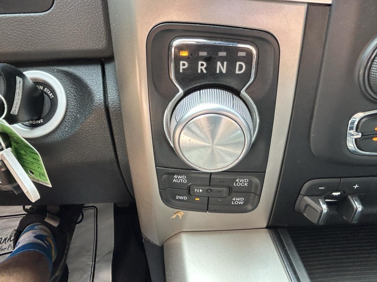 RAM 1500 4WD Crew Cab 140.5" Big Horn 2014