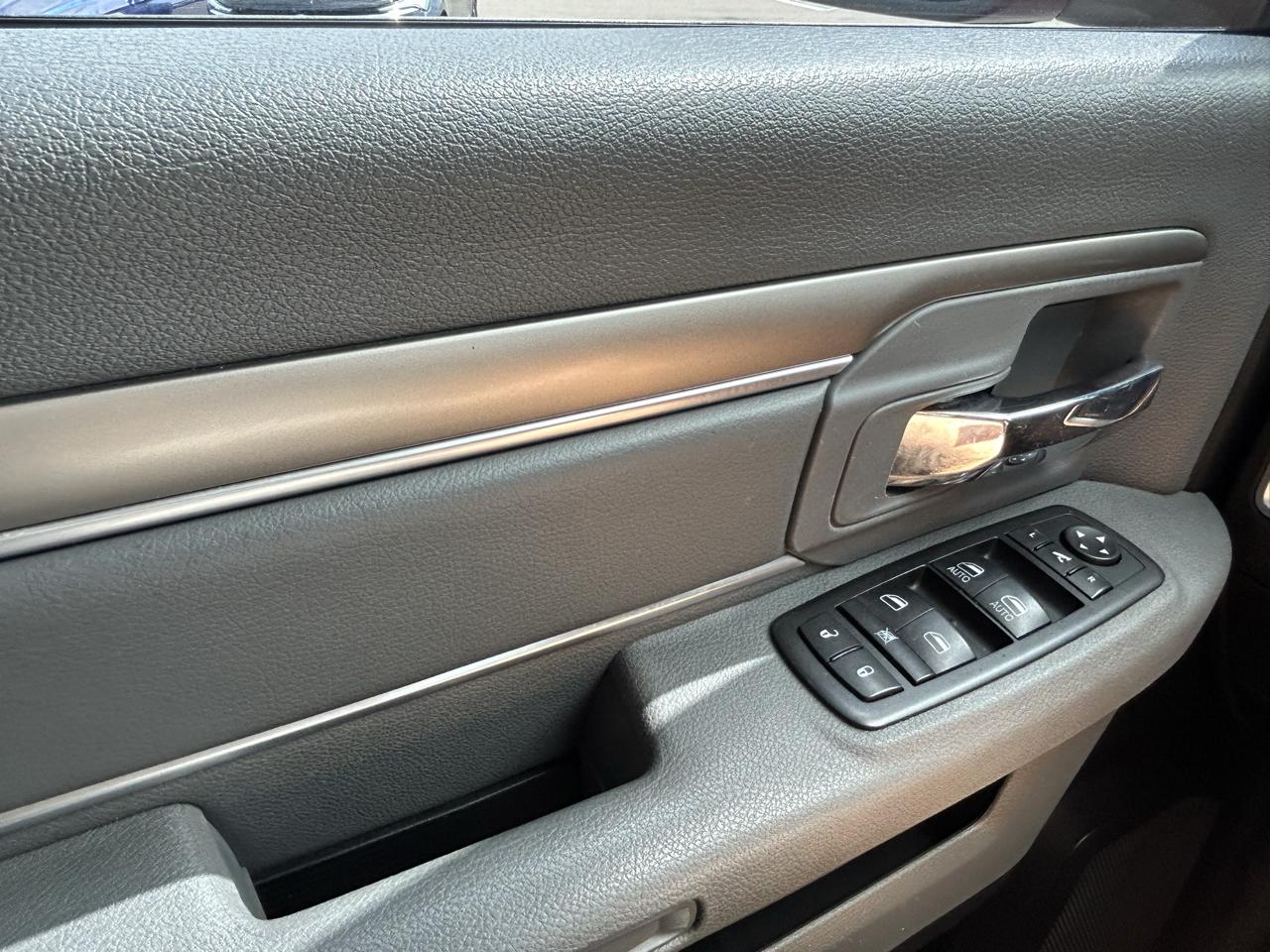 RAM 1500 4WD Crew Cab 140.5" Big Horn 2014