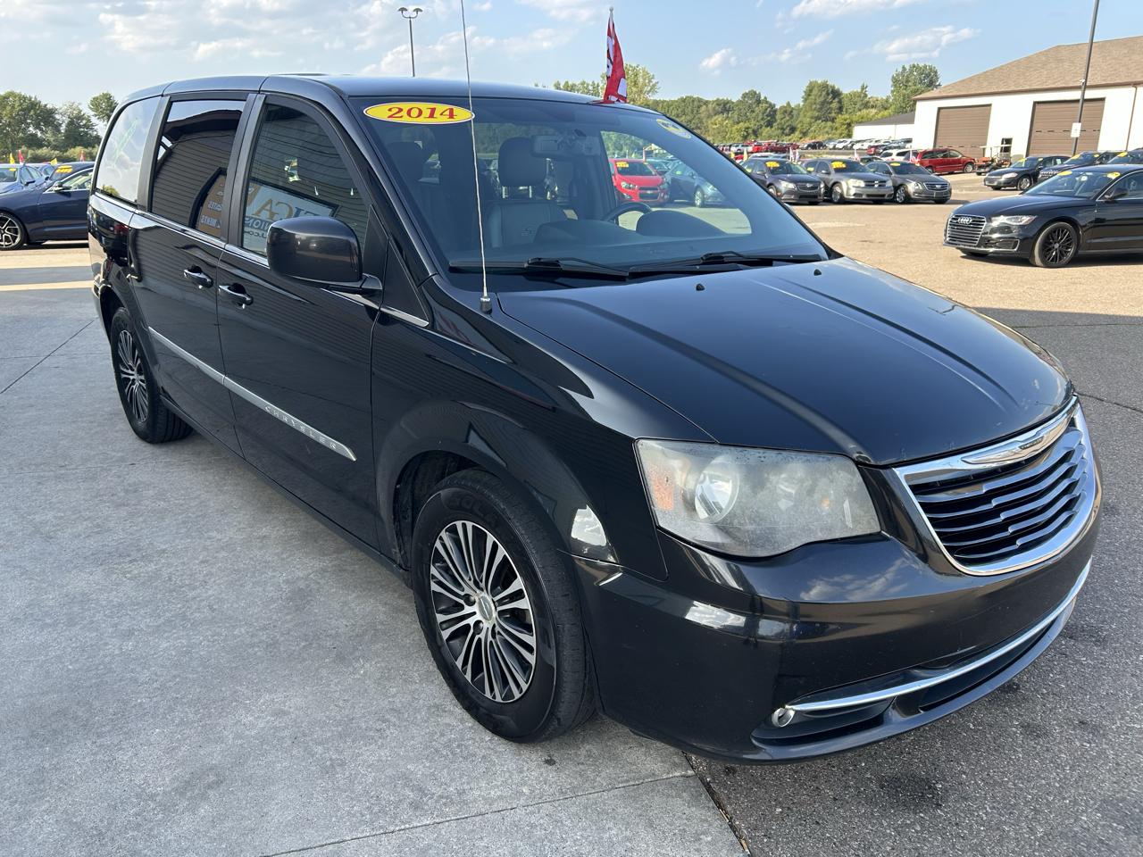 Chrysler Town & Country 4dr Wgn S 2014