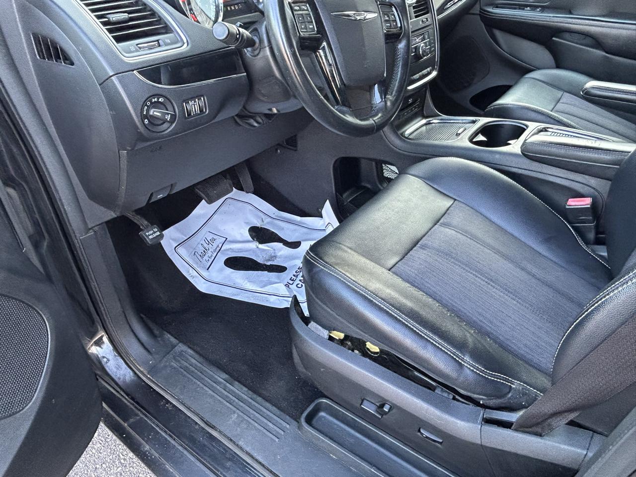 Chrysler Town & Country 4dr Wgn S 2014