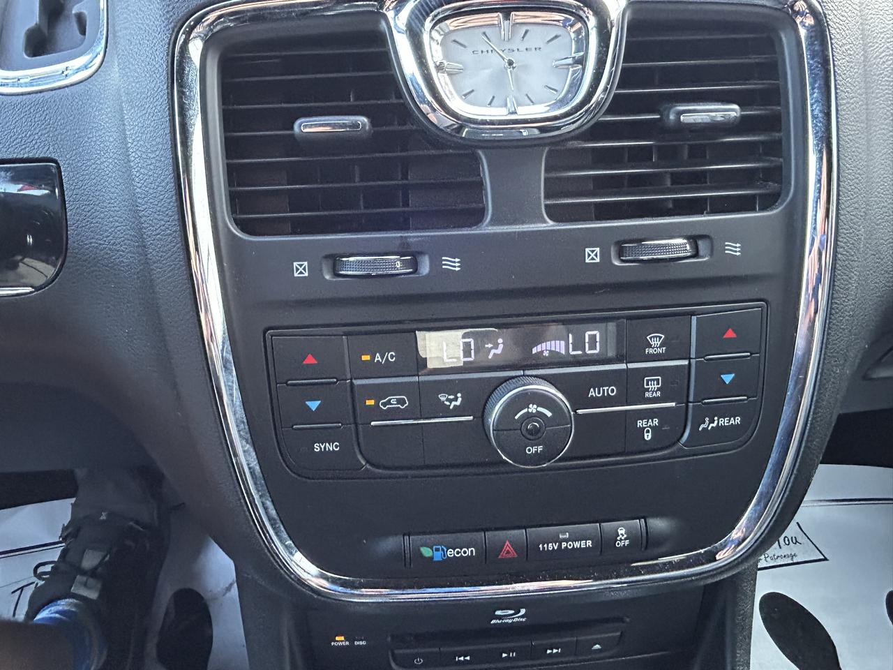 Chrysler Town & Country 4dr Wgn S 2014