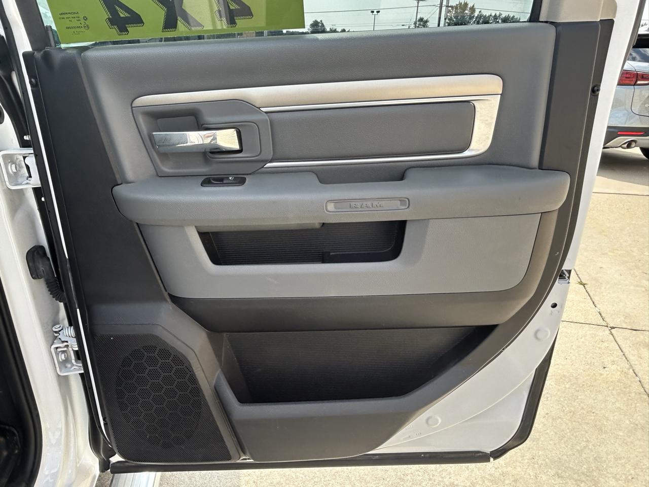 RAM 1500 4WD Crew Cab 140.5" Big Horn 2015