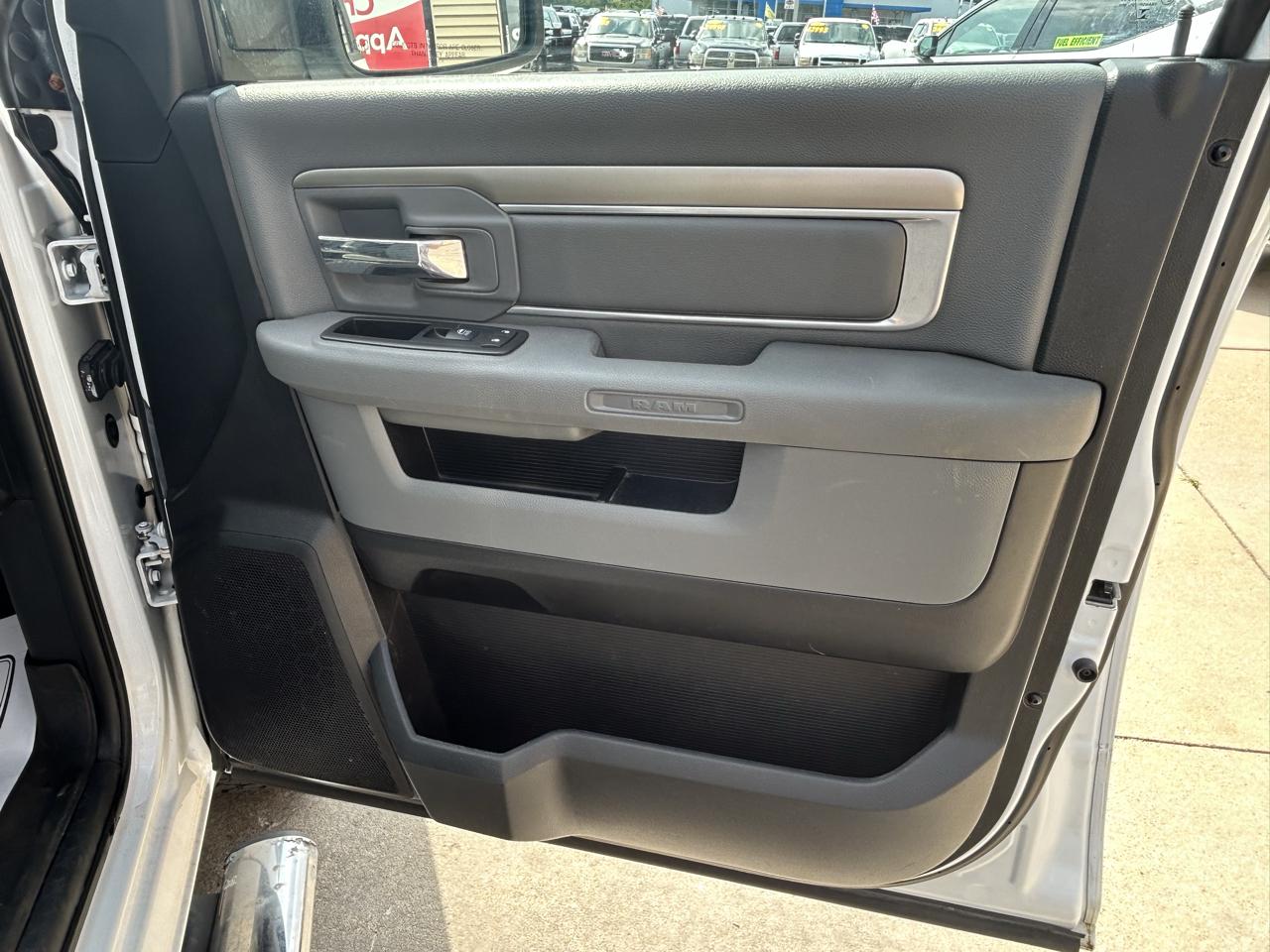 RAM 1500 4WD Crew Cab 140.5" Big Horn 2015