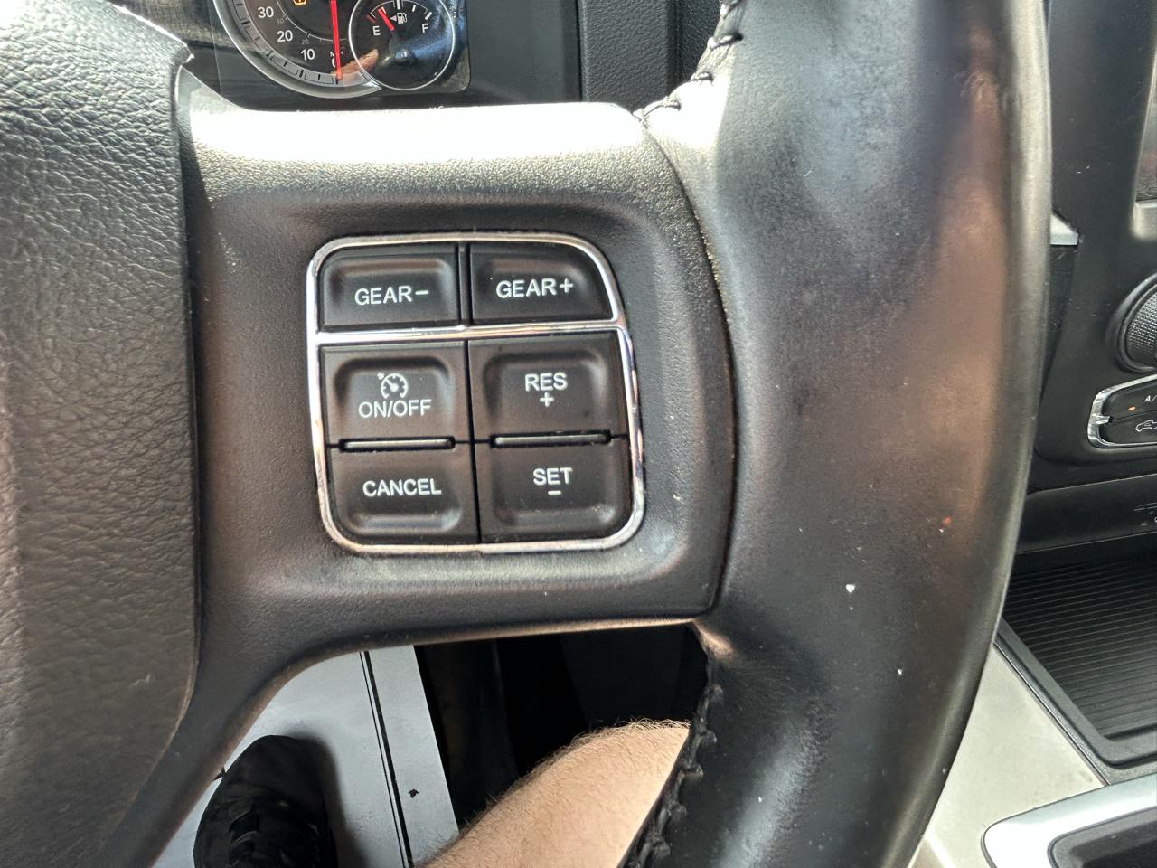 RAM 1500 4WD Crew Cab 140.5" Big Horn 2015