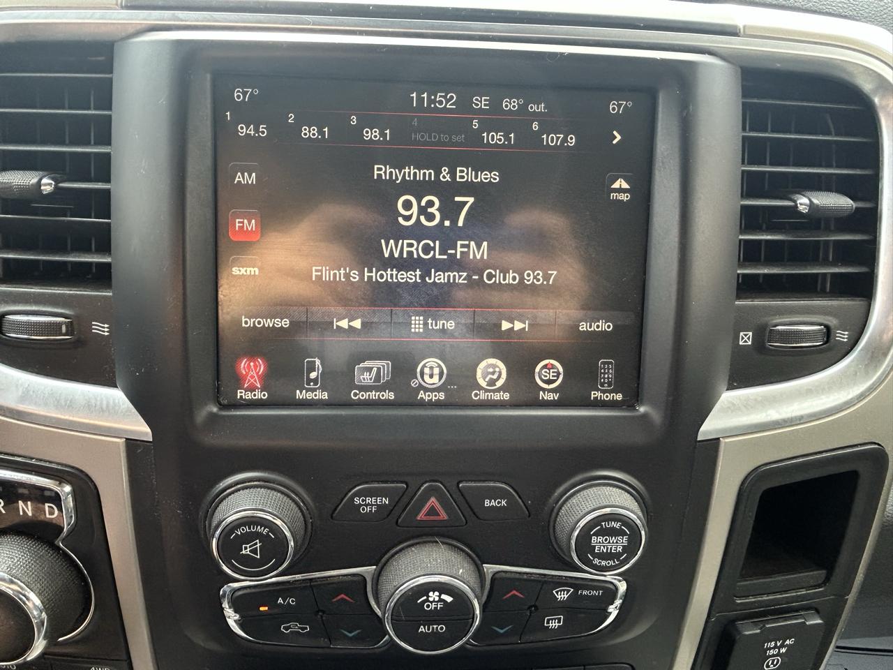 RAM 1500 4WD Crew Cab 140.5" Big Horn 2015