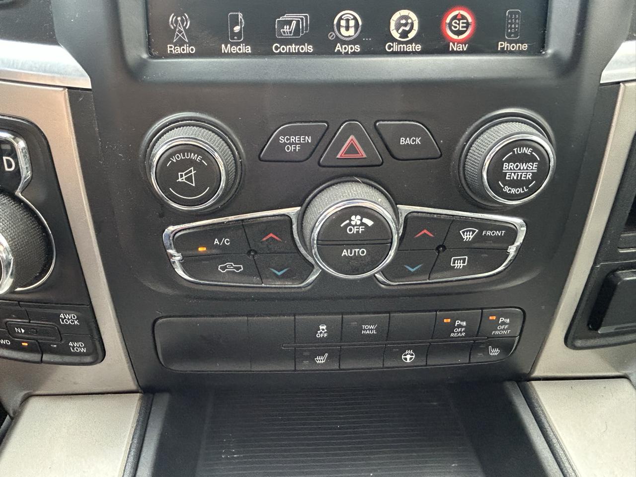 RAM 1500 4WD Crew Cab 140.5" Big Horn 2015