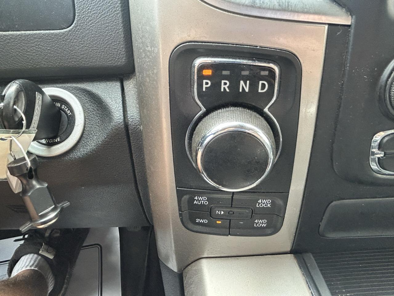 RAM 1500 4WD Crew Cab 140.5" Big Horn 2015