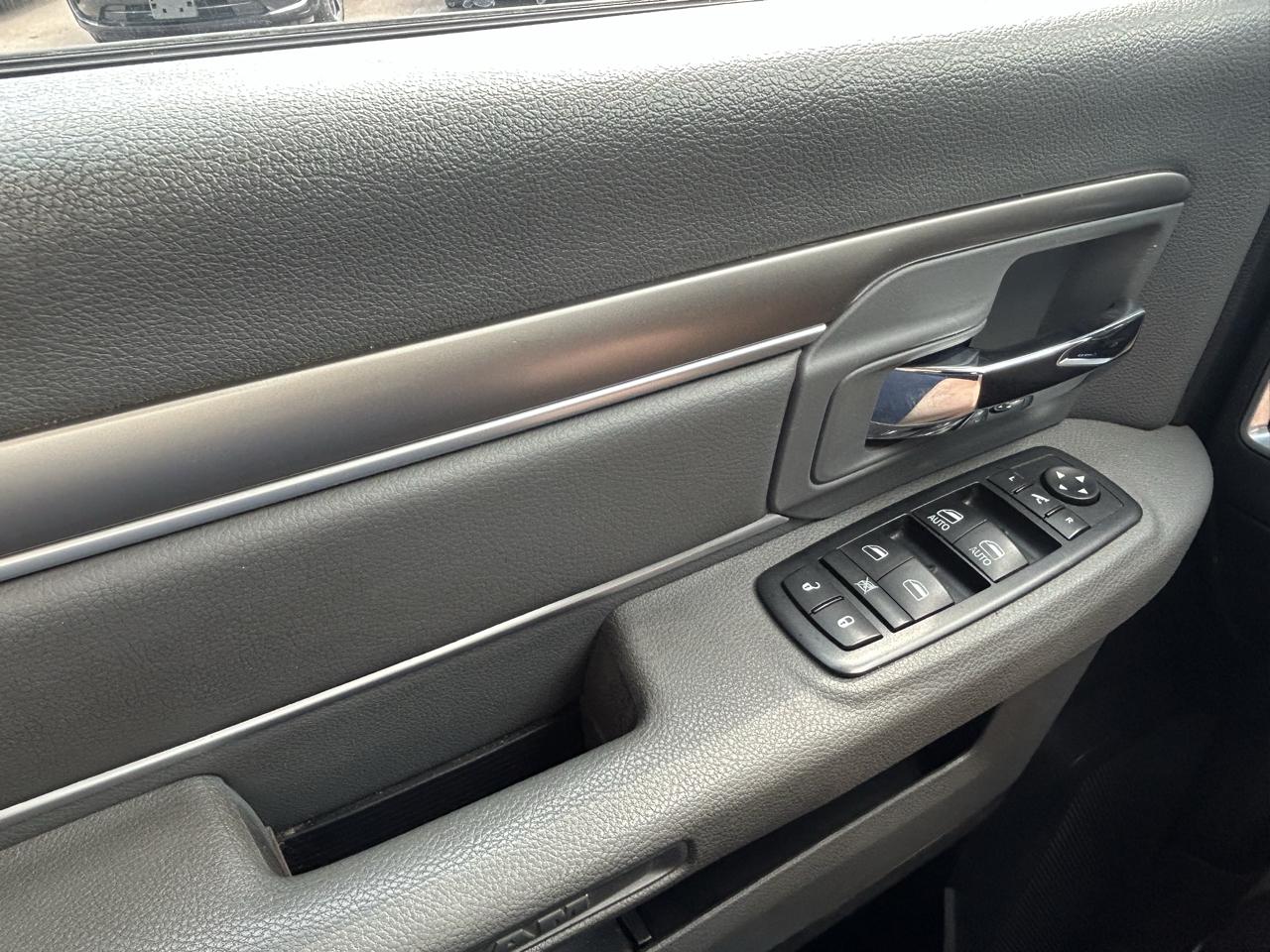 RAM 1500 4WD Crew Cab 140.5" Big Horn 2015