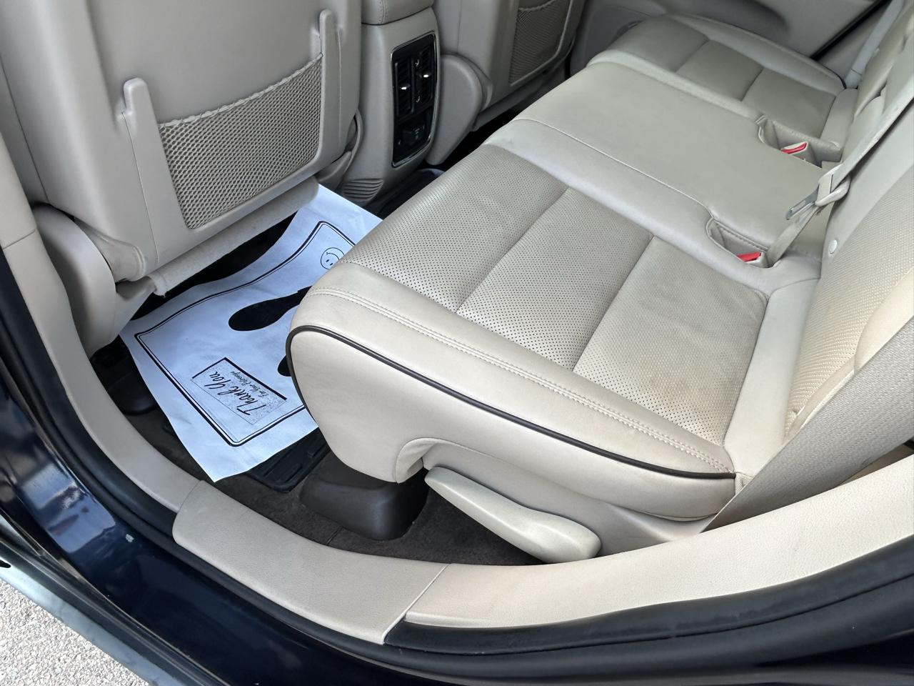 Jeep Grand Cherokee 4WD 4dr Overland 2011