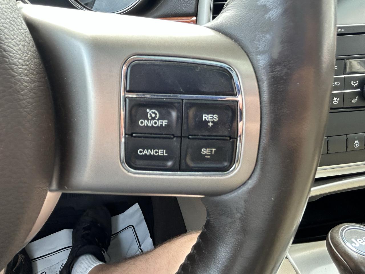 Jeep Grand Cherokee 4WD 4dr Overland 2011