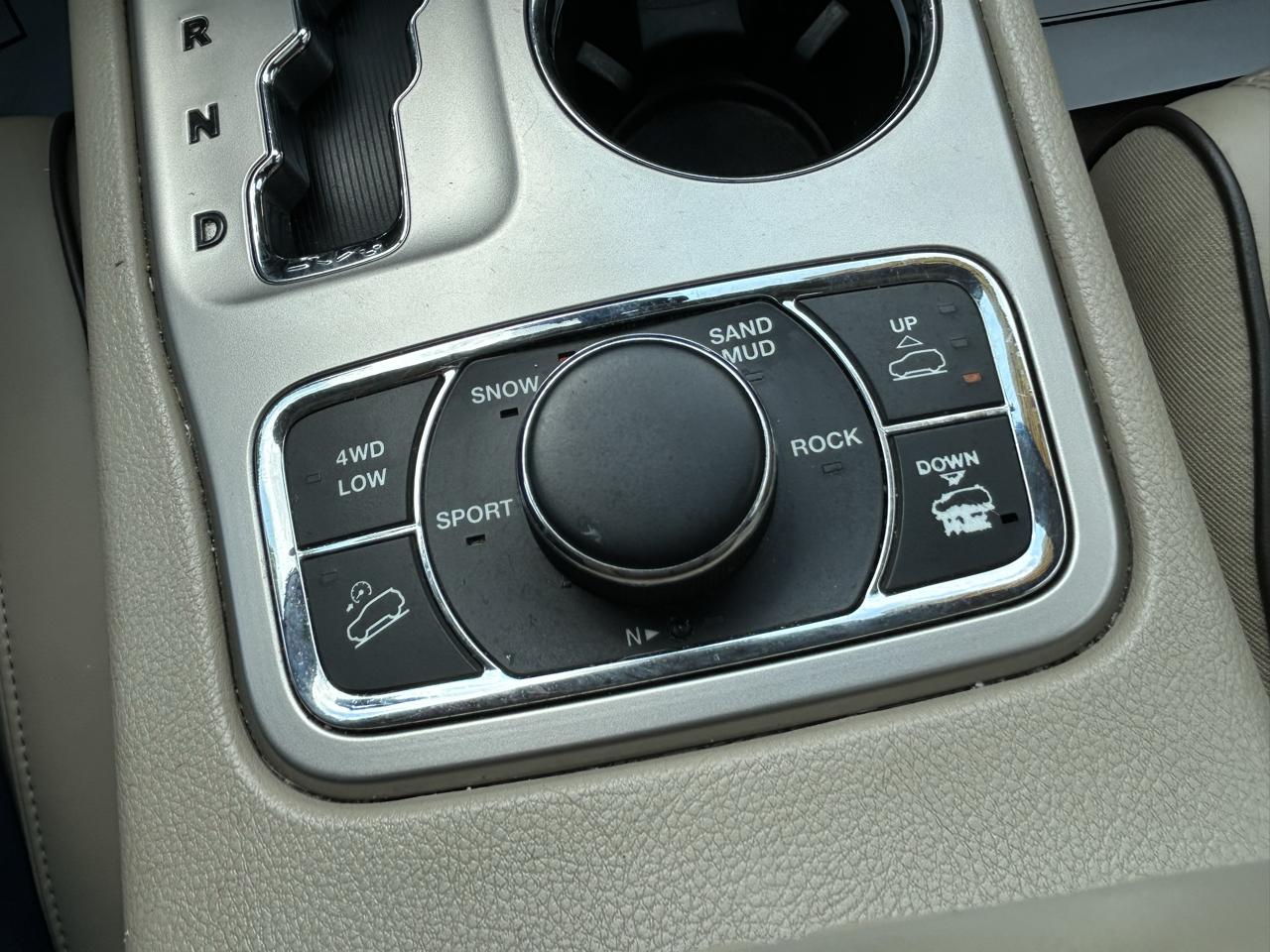 Jeep Grand Cherokee 4WD 4dr Overland 2011