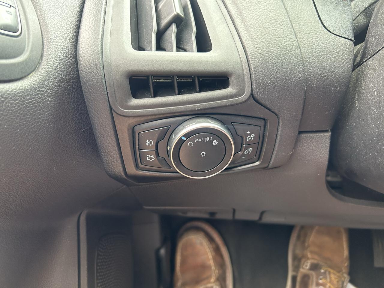 Ford Focus 5dr HB SE 2015