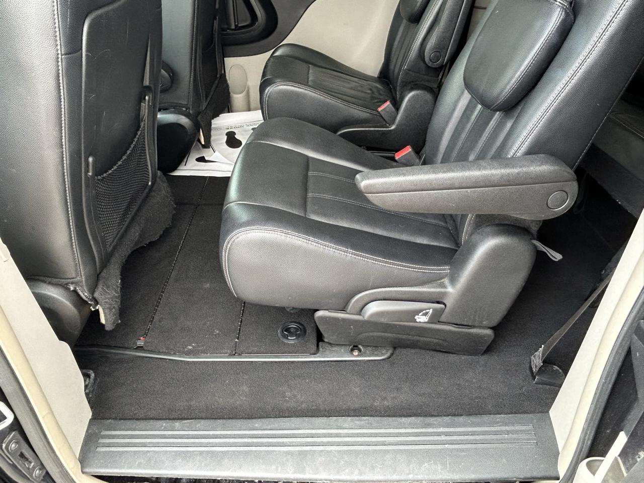 Chrysler Town & Country 4dr Wgn Touring 2013