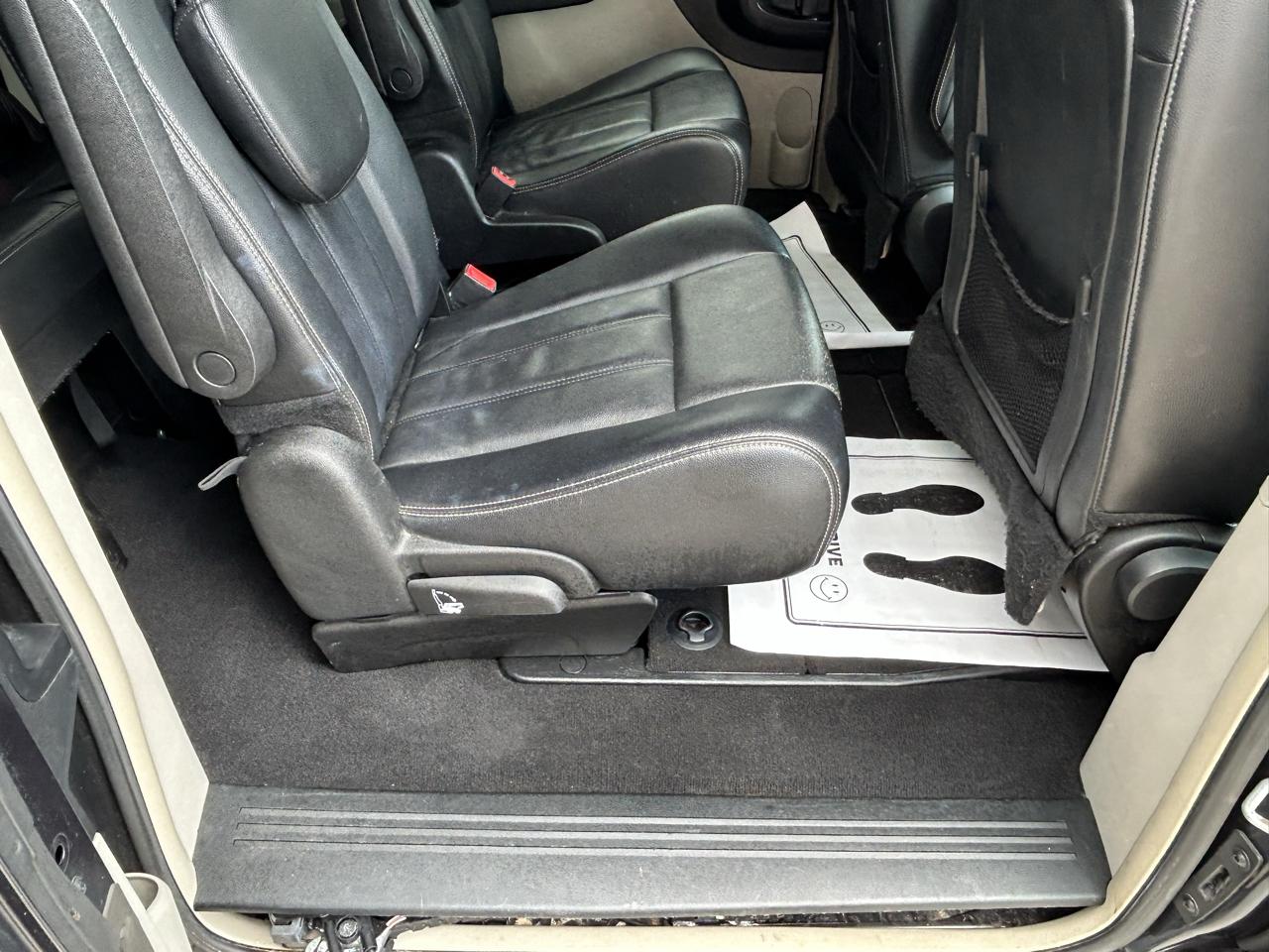 Chrysler Town & Country 4dr Wgn Touring 2013