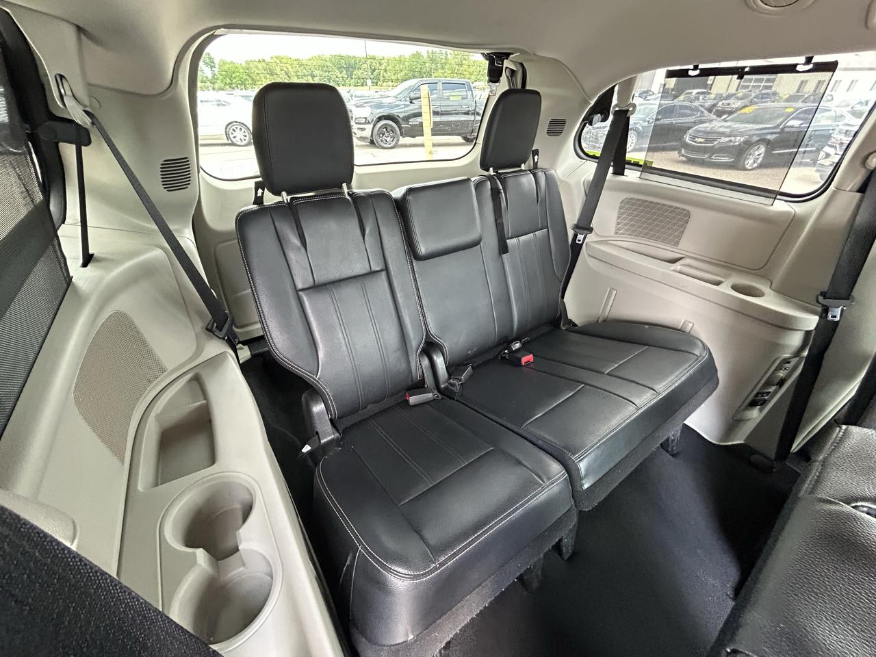 Chrysler Town & Country 4dr Wgn Touring 2013