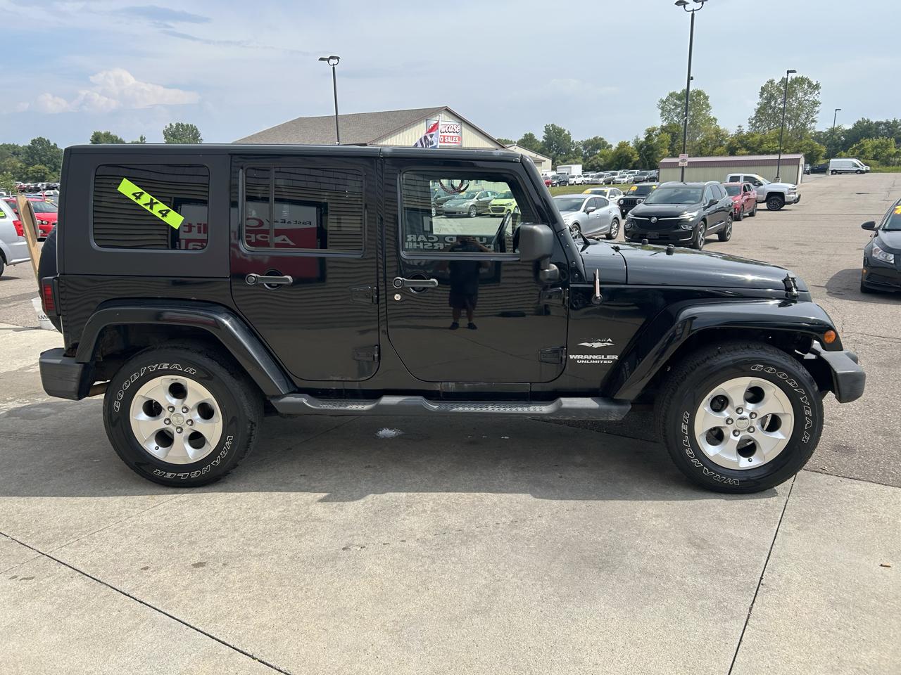 Jeep Wrangler Unlimited 4WD 4dr Sahara 2011