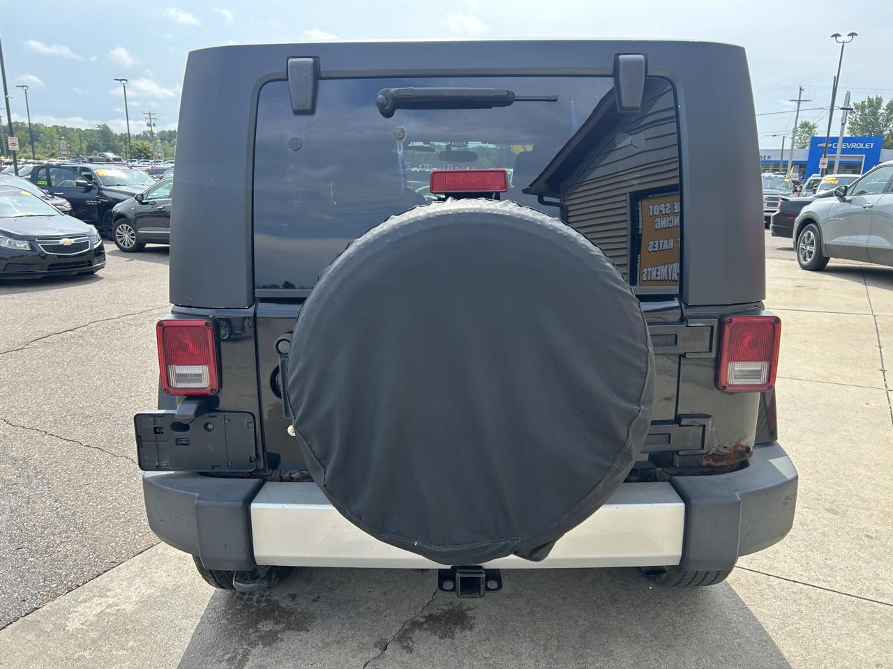 Jeep Wrangler Unlimited 4WD 4dr Sahara 2011
