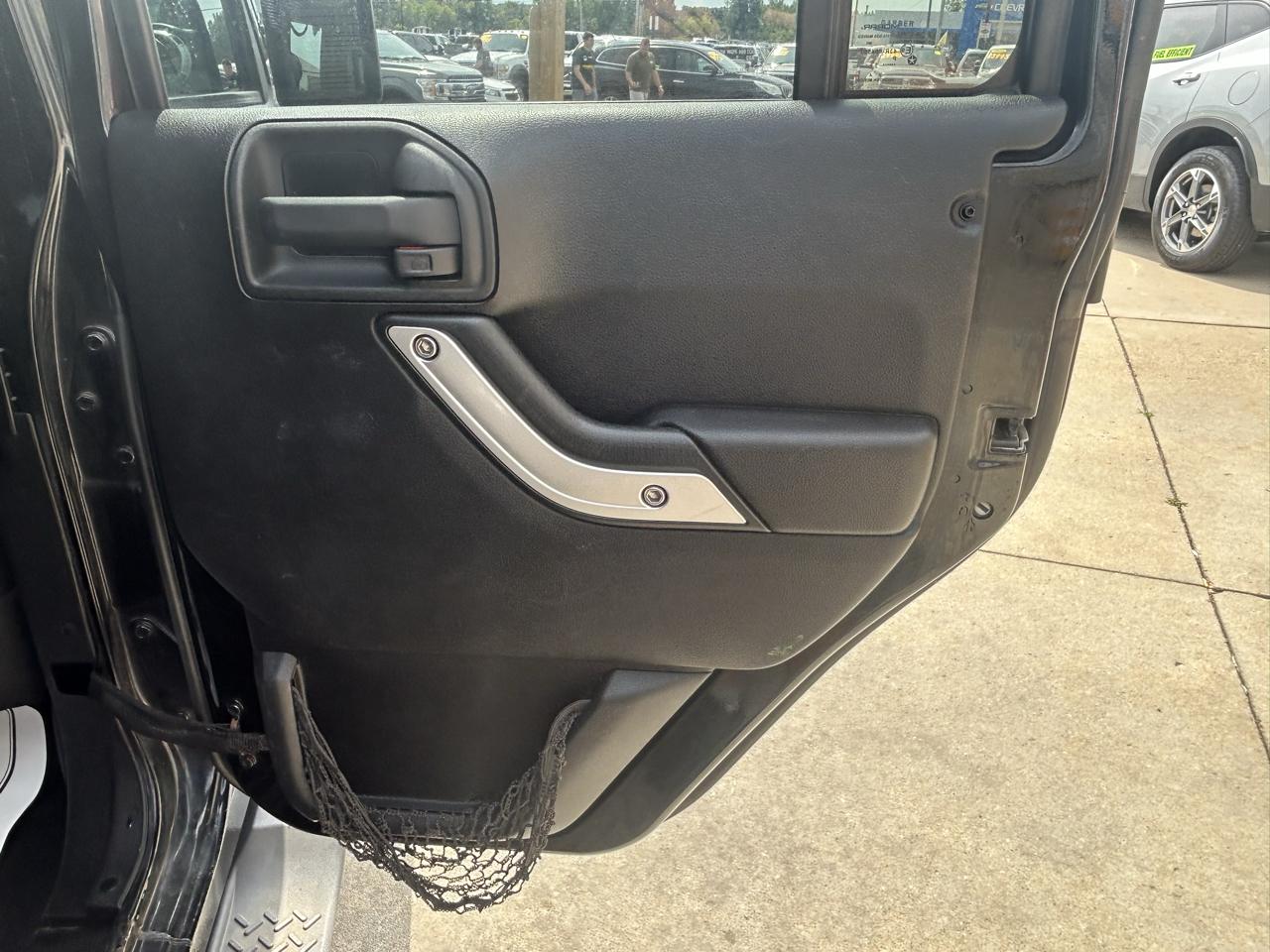 Jeep Wrangler Unlimited 4WD 4dr Sahara 2011