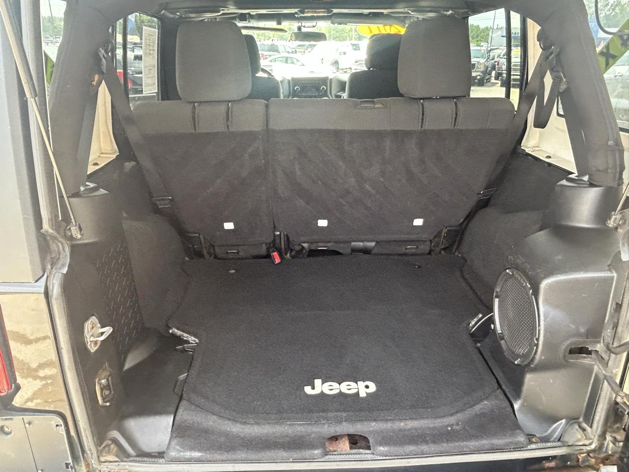 Jeep Wrangler Unlimited 4WD 4dr Sahara 2011