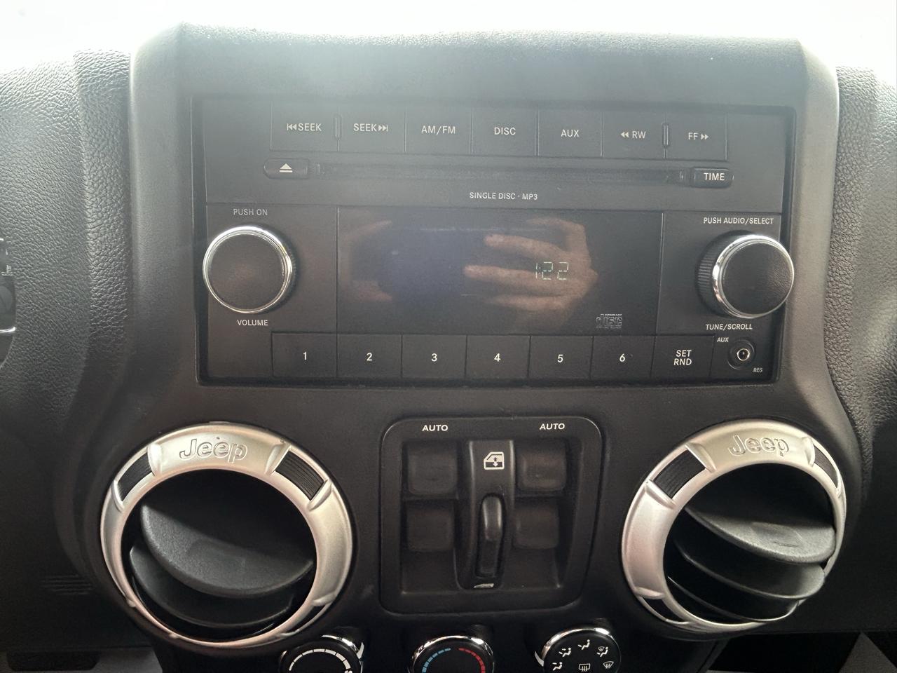 Jeep Wrangler Unlimited 4WD 4dr Sahara 2011