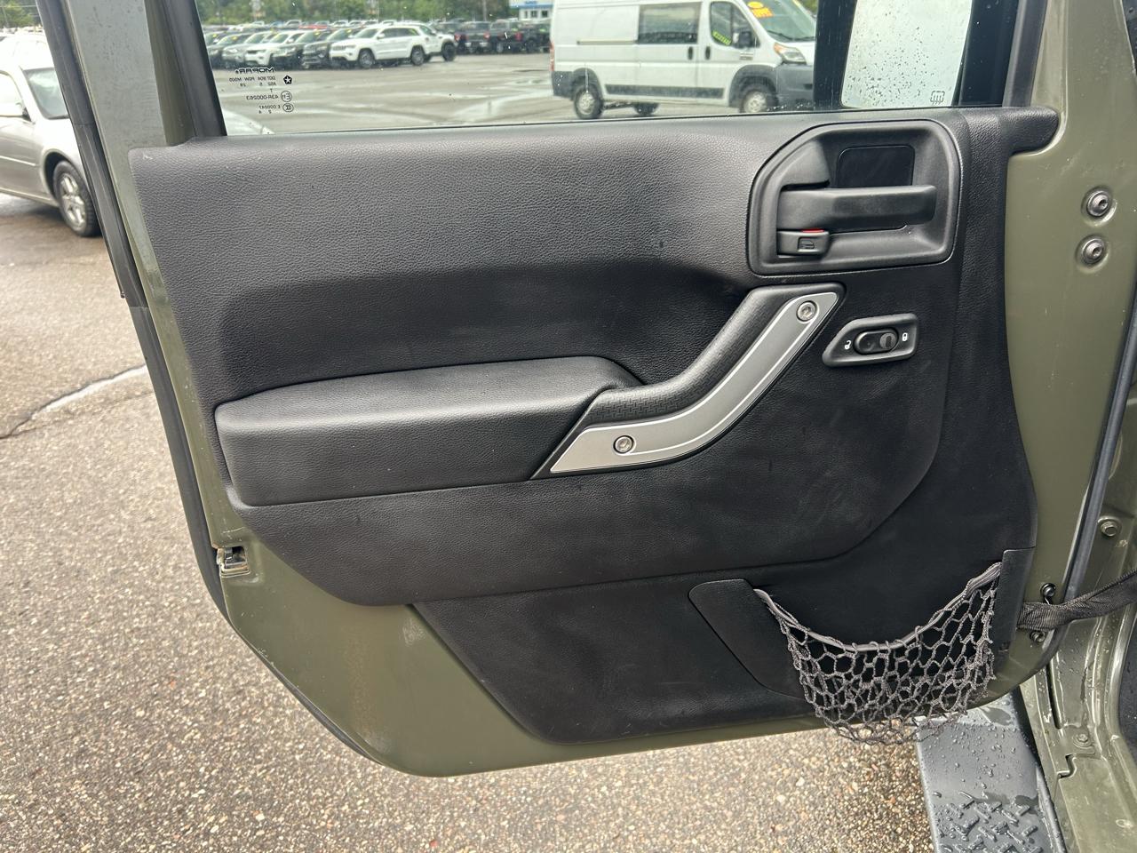 Jeep Wrangler Unlimited 4WD 4dr Sahara 2015