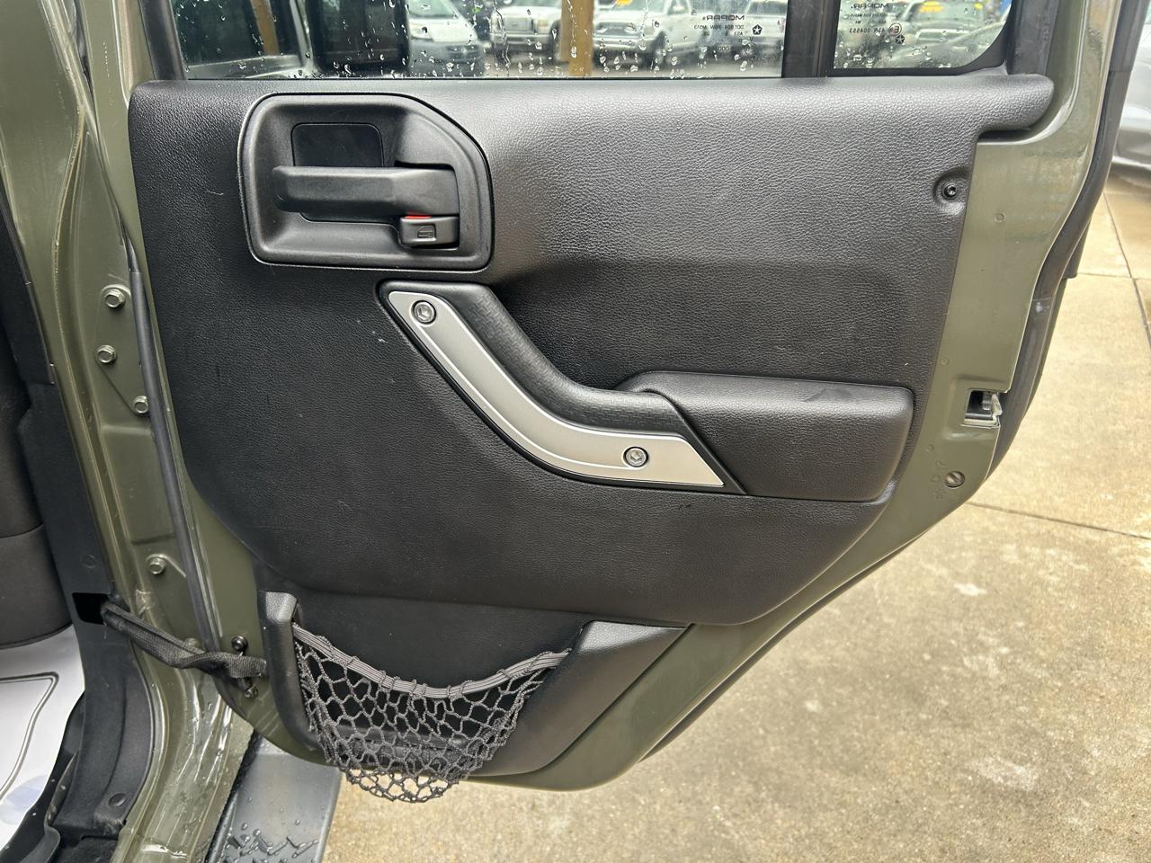 Jeep Wrangler Unlimited 4WD 4dr Sahara 2015