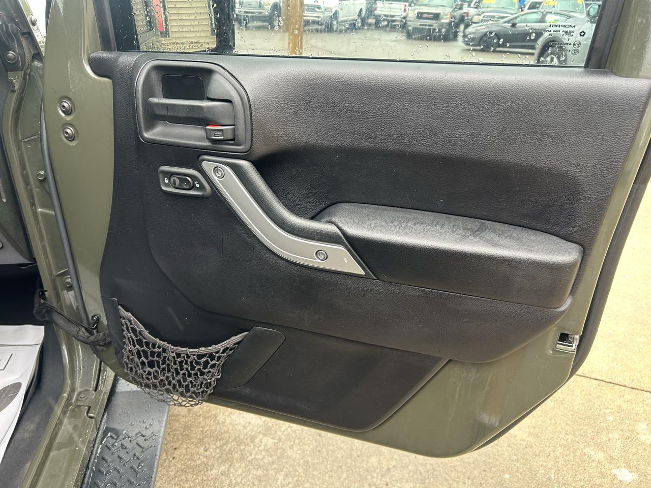 Jeep Wrangler Unlimited 4WD 4dr Sahara 2015