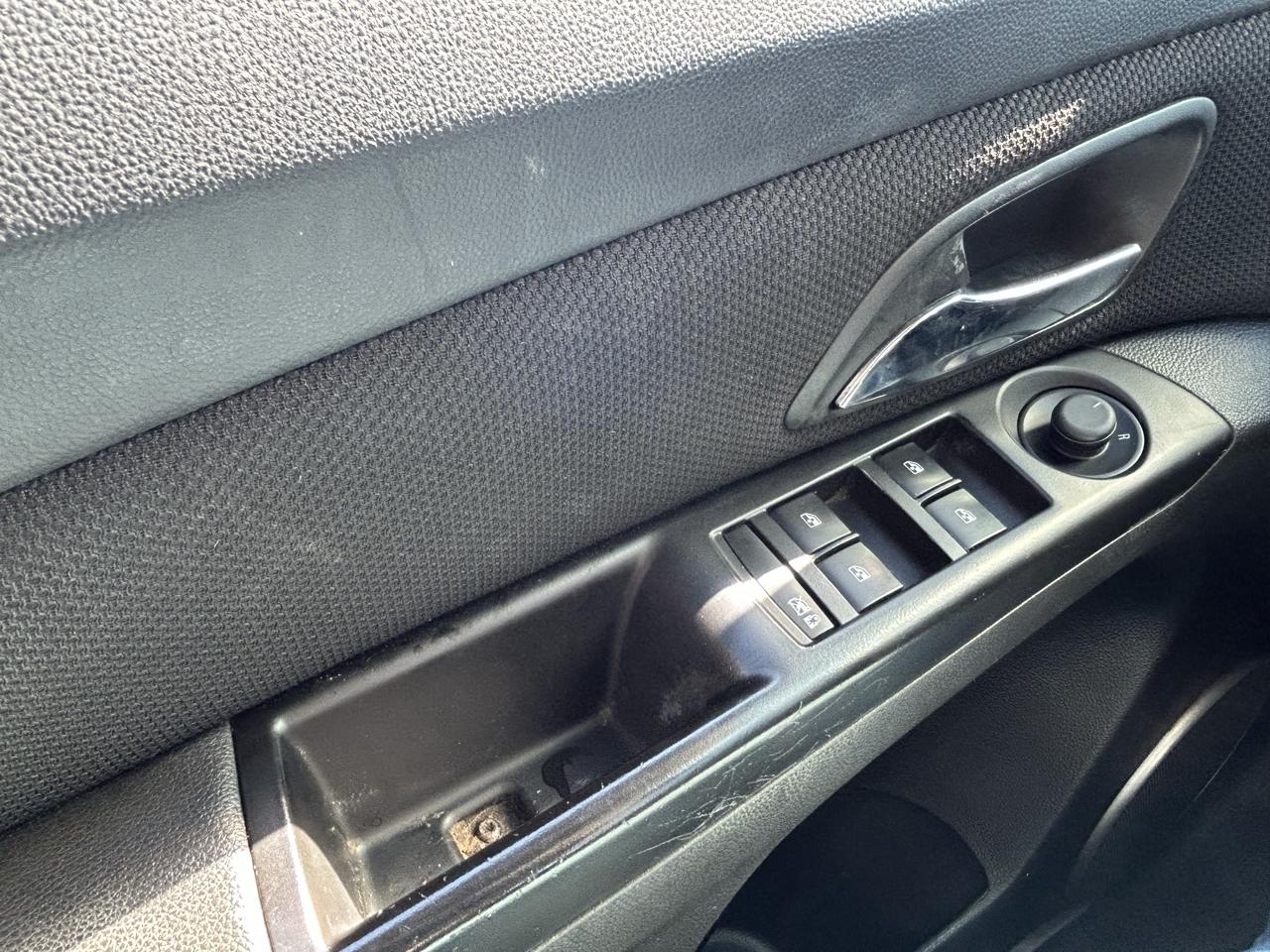 Chevrolet Cruze 4dr Sdn LT w/1LT 2011