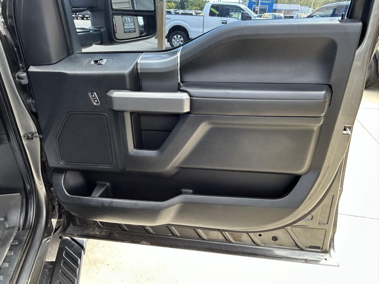 Ford F-150 4WD SuperCrew 145" XLT 2015