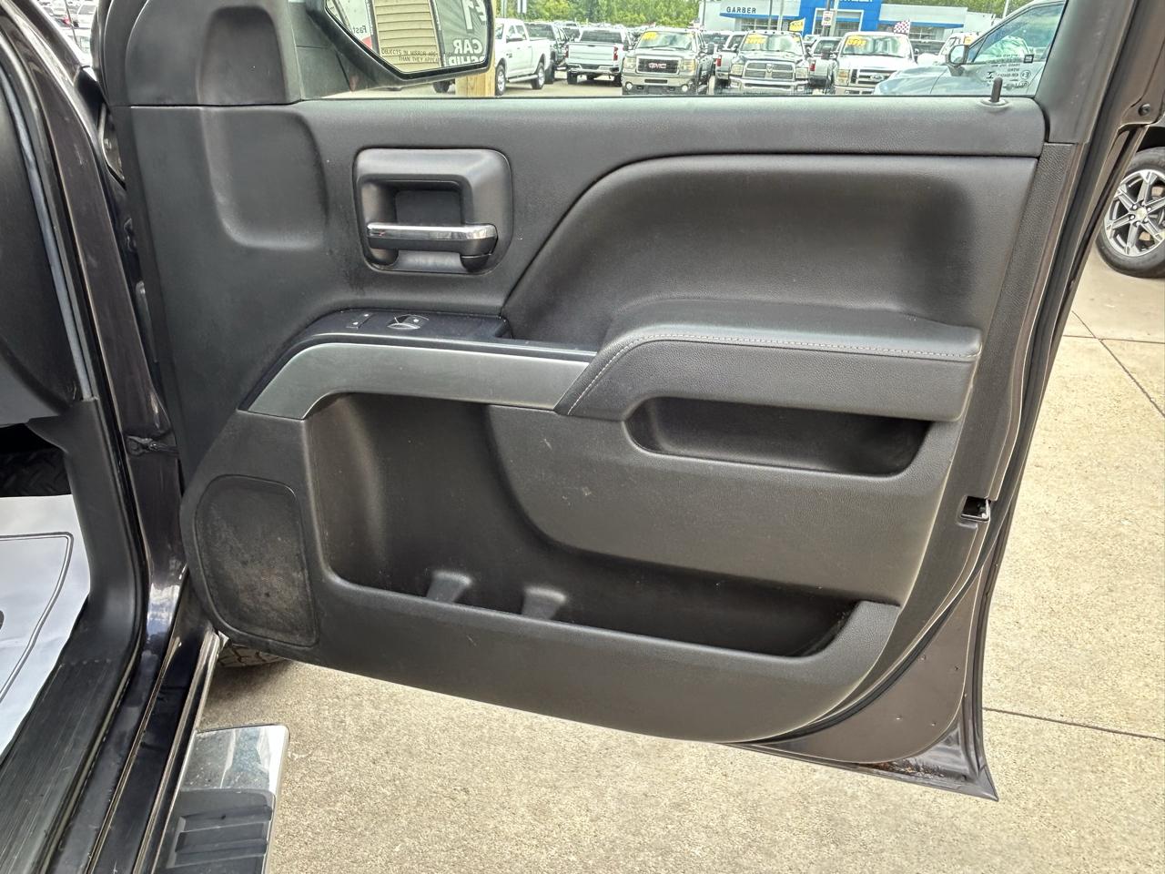 Chevrolet Silverado 1500 4WD Crew Cab 143.5" LT w/1LT 2015