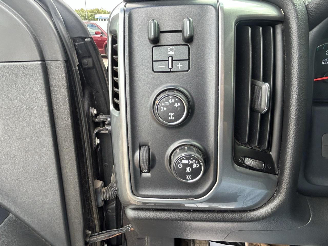 Chevrolet Silverado 1500 4WD Crew Cab 143.5" LT w/1LT 2015