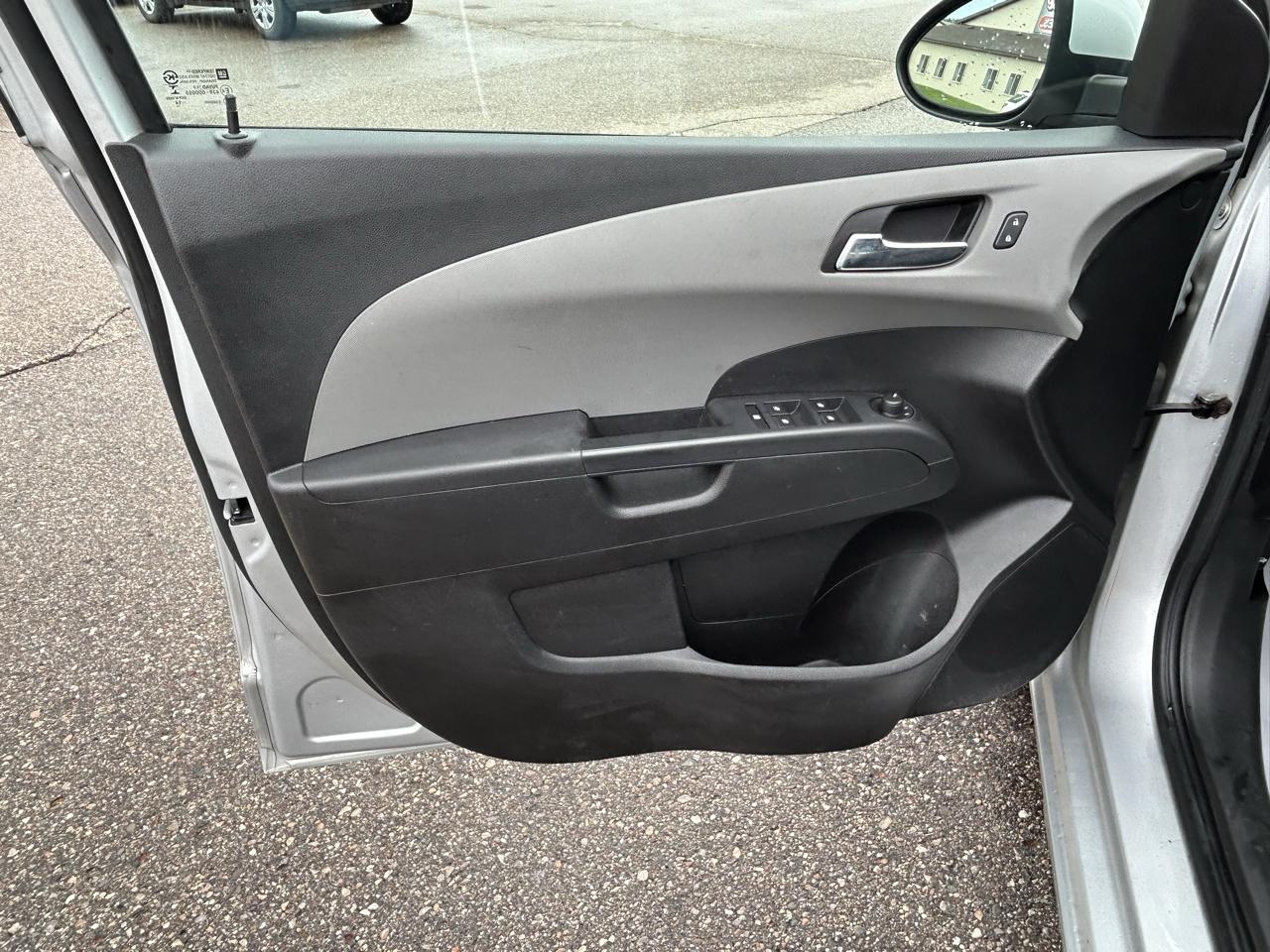 Chevrolet Sonic 4dr Sdn Auto LT 2015