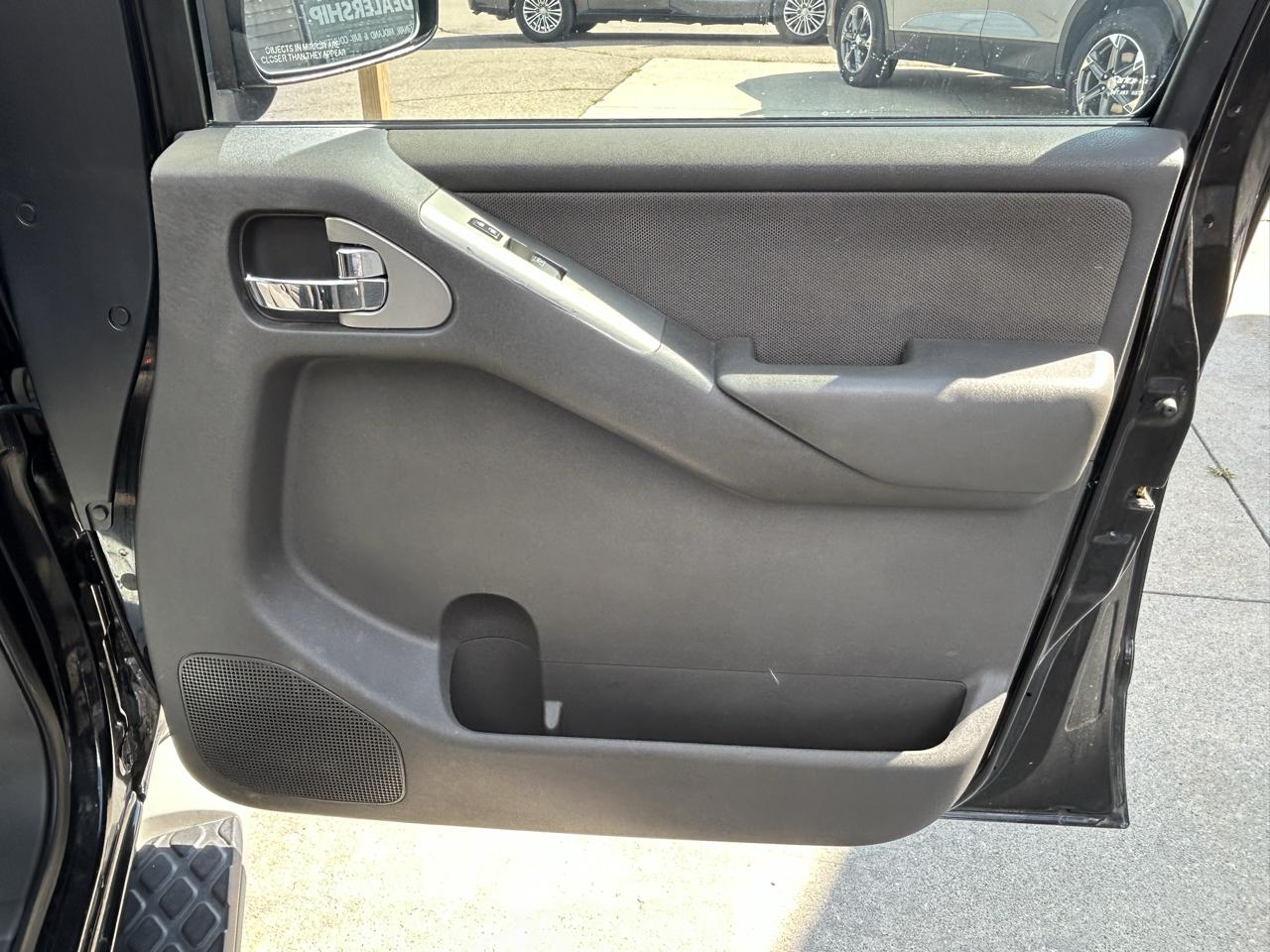 Nissan Pathfinder 4WD 4dr V6 S 2011