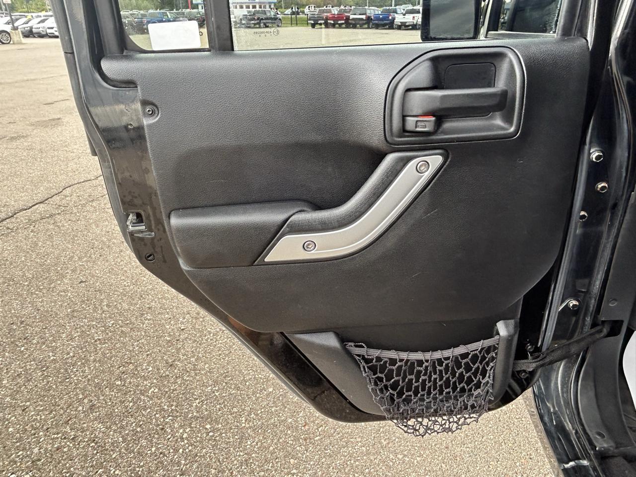 Jeep Wrangler Unlimited 4WD 4dr Sahara 2016