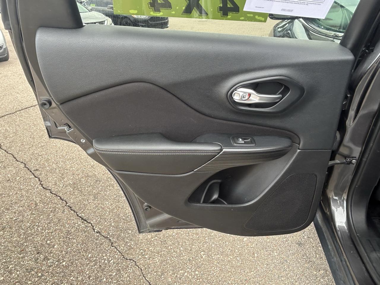 Jeep Cherokee 4WD 4dr Latitude 2015
