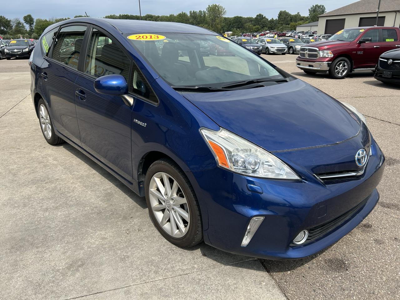 Toyota Prius V 5dr Wgn Three (Natl) 2013