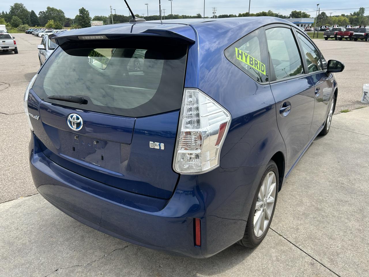 Toyota Prius V 5dr Wgn Three (Natl) 2013