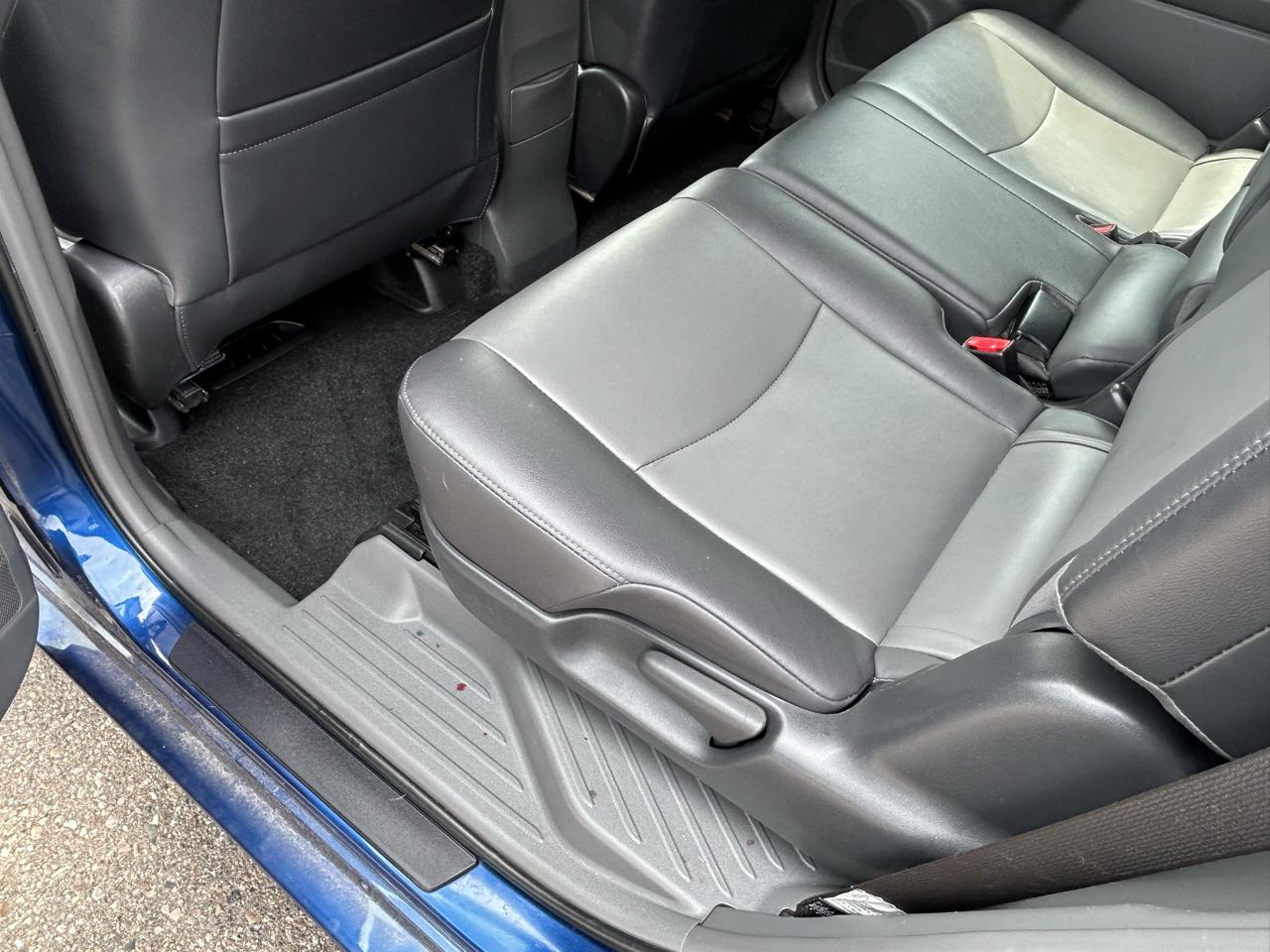 Toyota Prius V 5dr Wgn Three (Natl) 2013