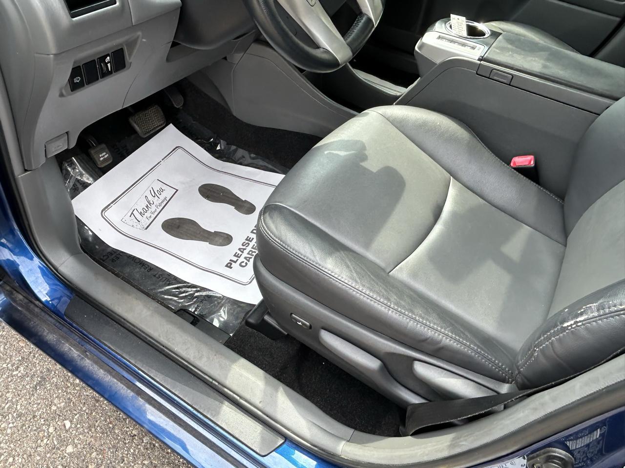Toyota Prius V 5dr Wgn Three (Natl) 2013