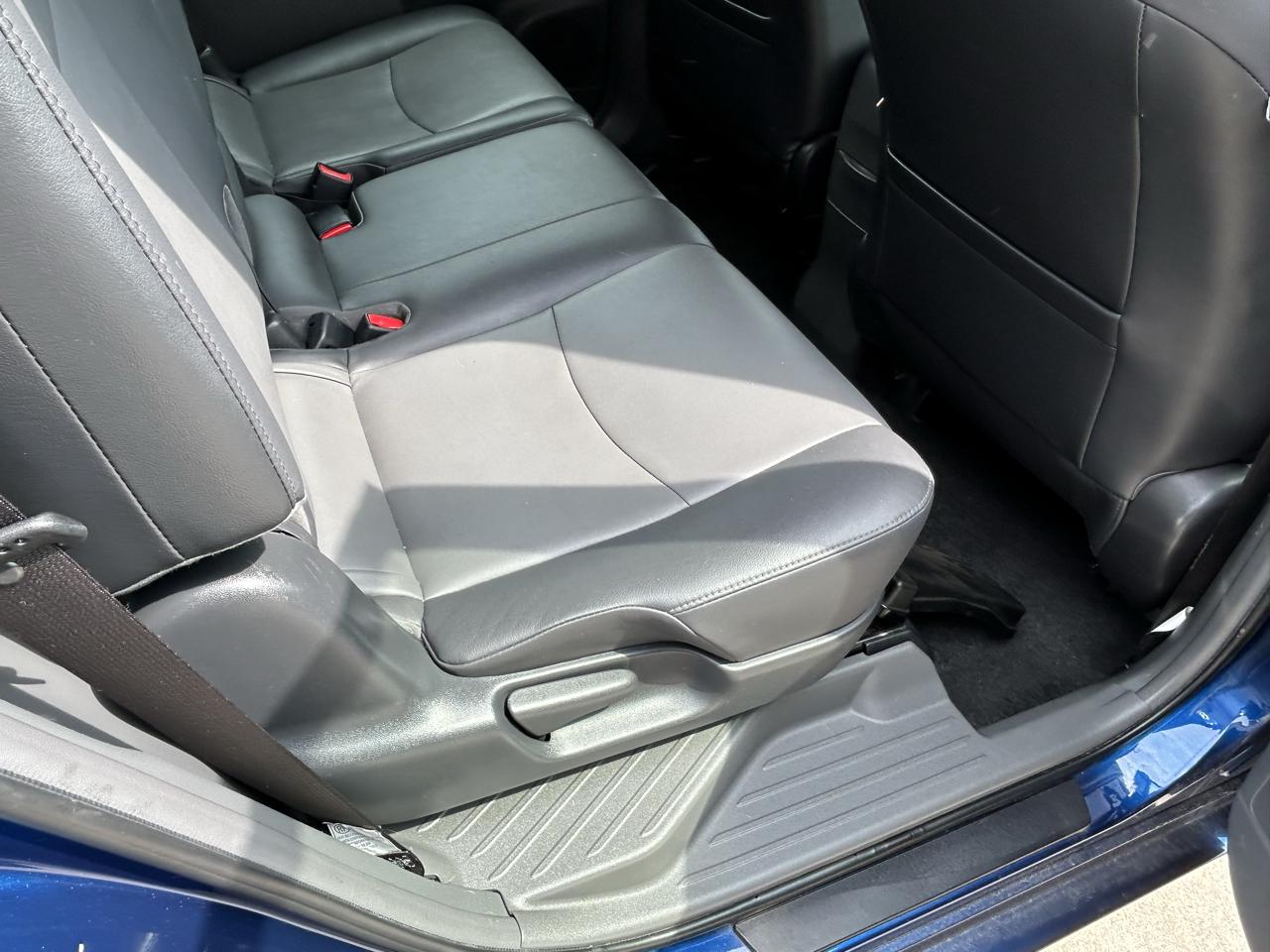 Toyota Prius V 5dr Wgn Three (Natl) 2013