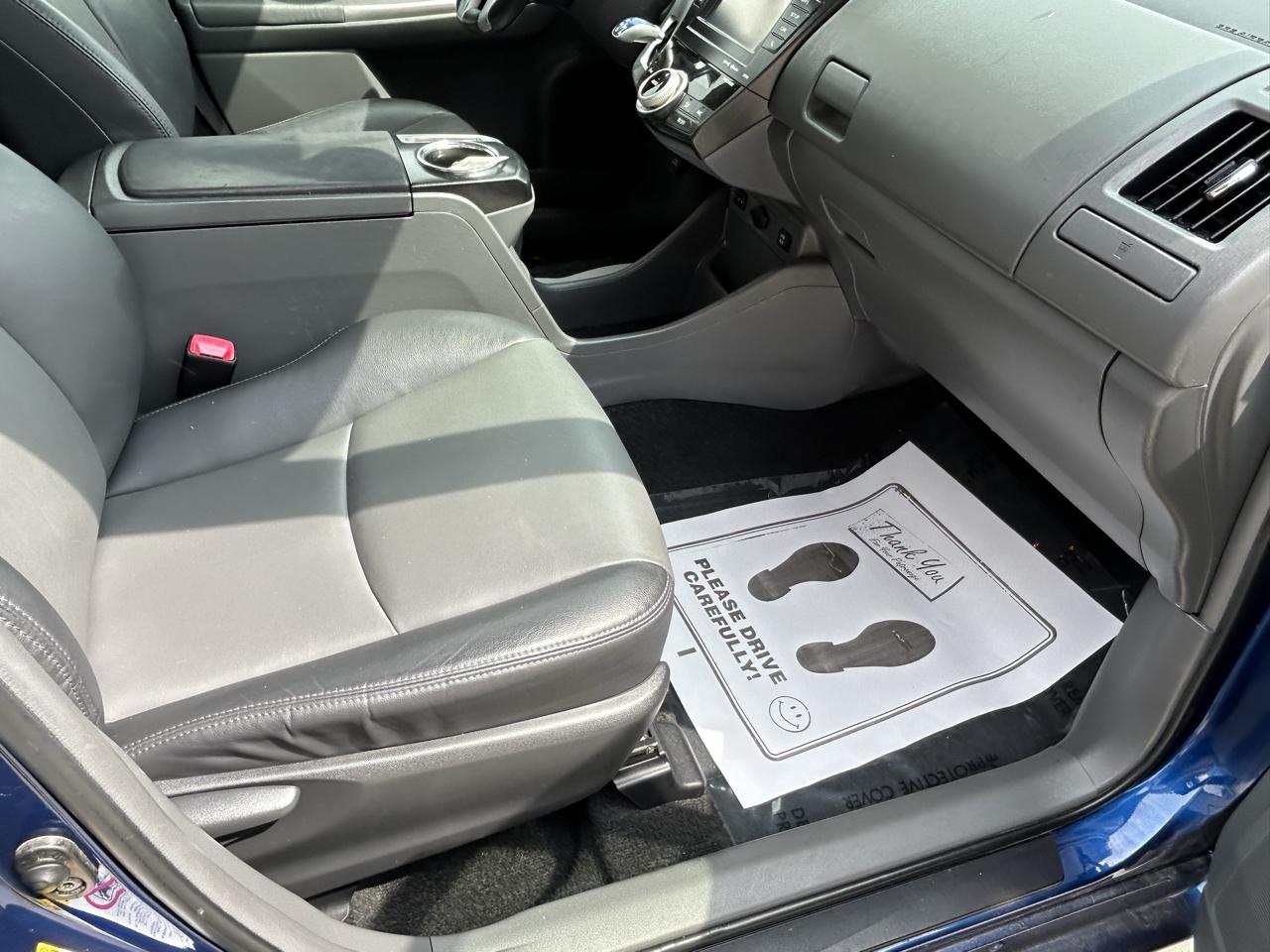 Toyota Prius V 5dr Wgn Three (Natl) 2013
