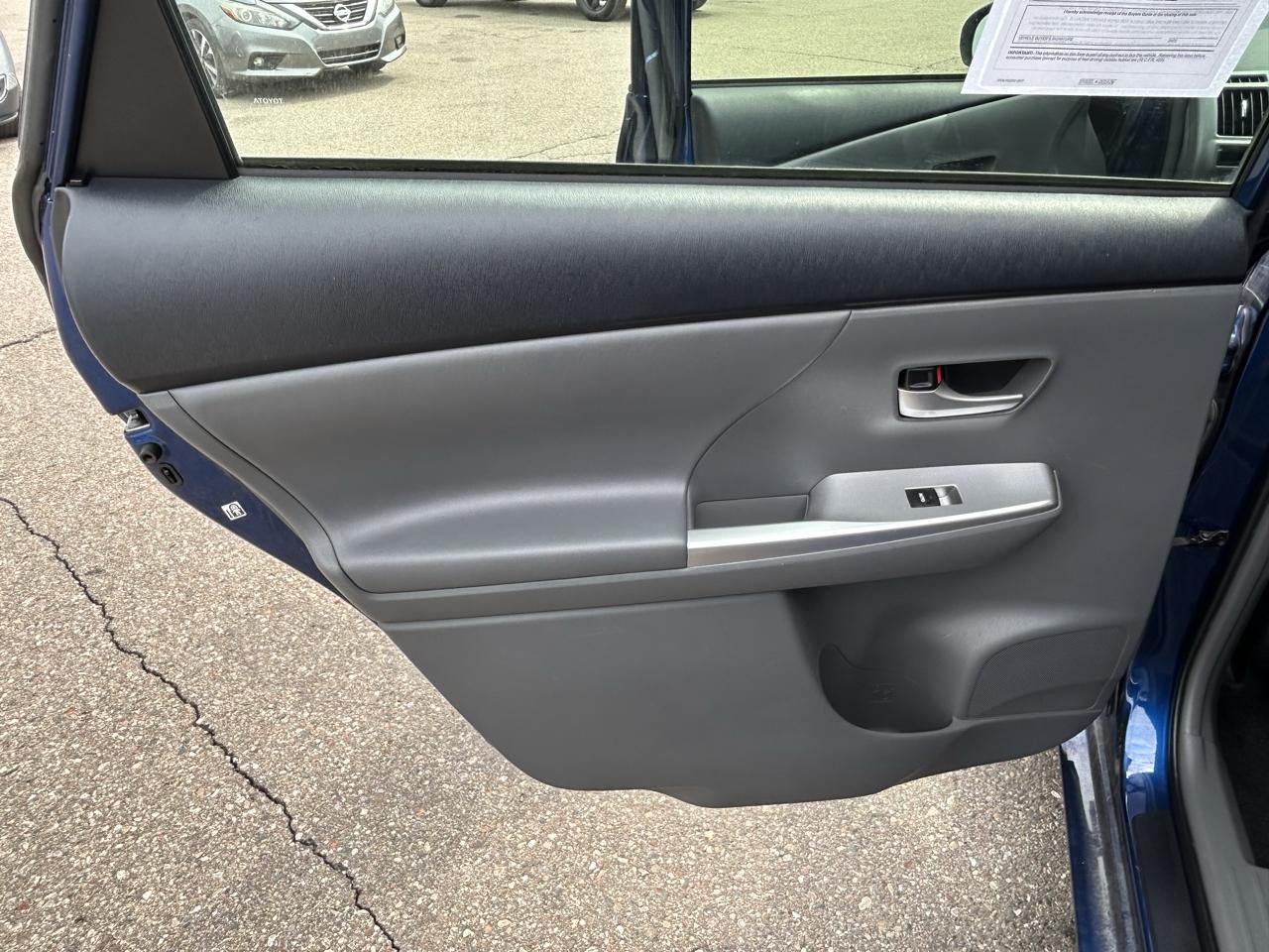 Toyota Prius V 5dr Wgn Three (Natl) 2013