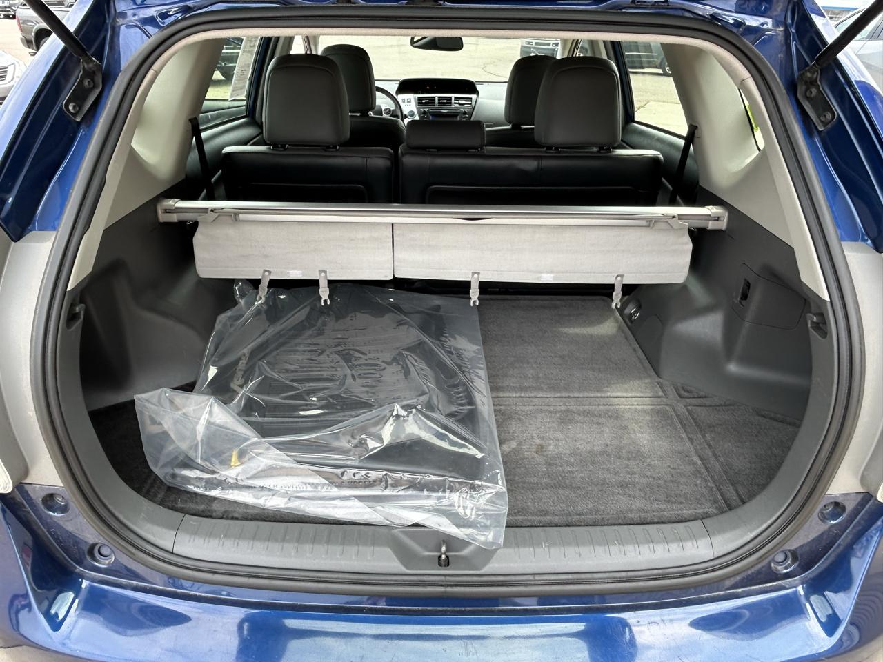 Toyota Prius V 5dr Wgn Three (Natl) 2013