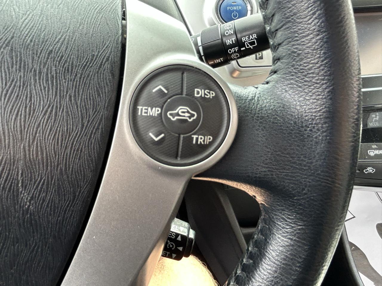 Toyota Prius V 5dr Wgn Three (Natl) 2013