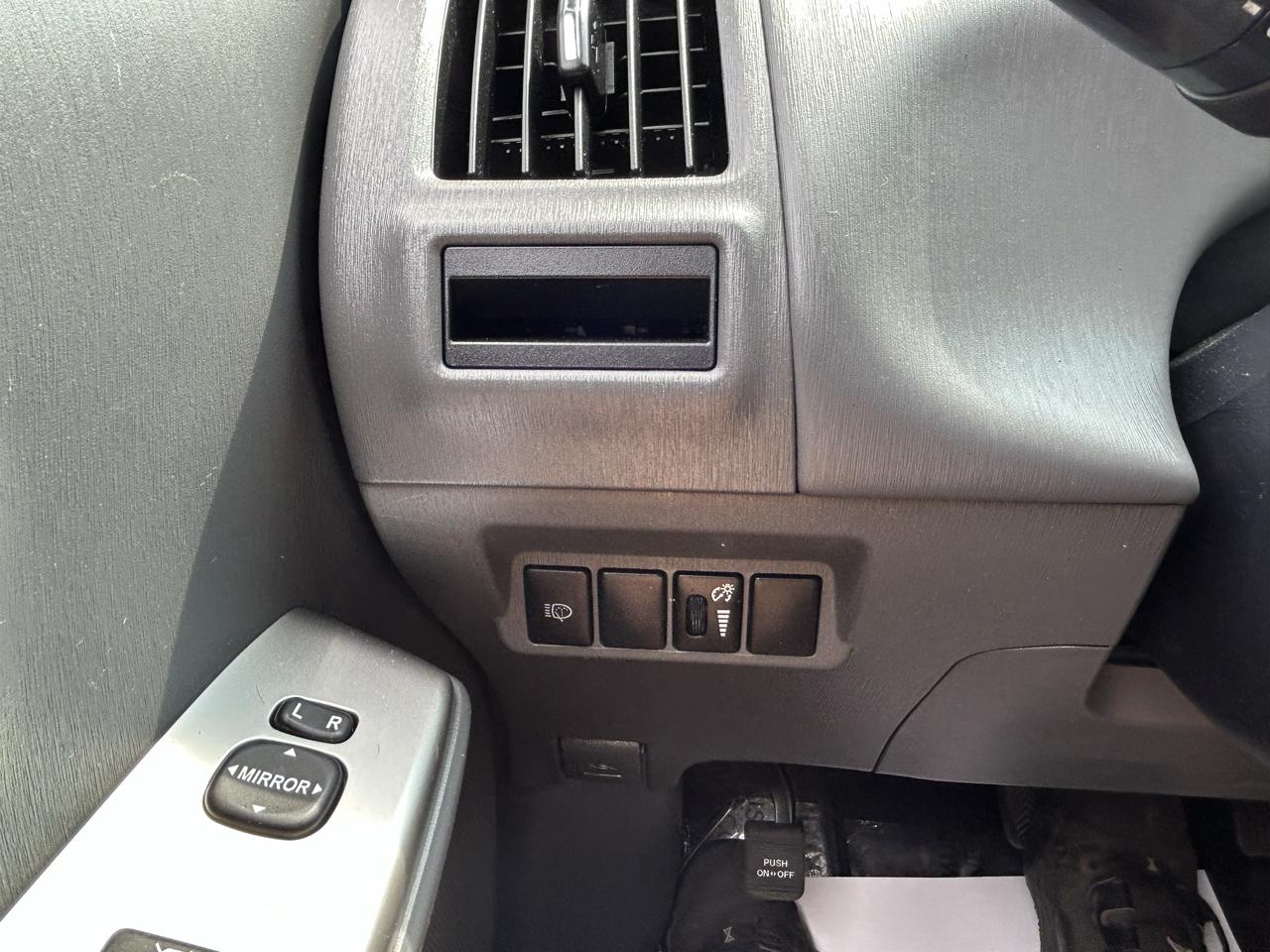 Toyota Prius V 5dr Wgn Three (Natl) 2013