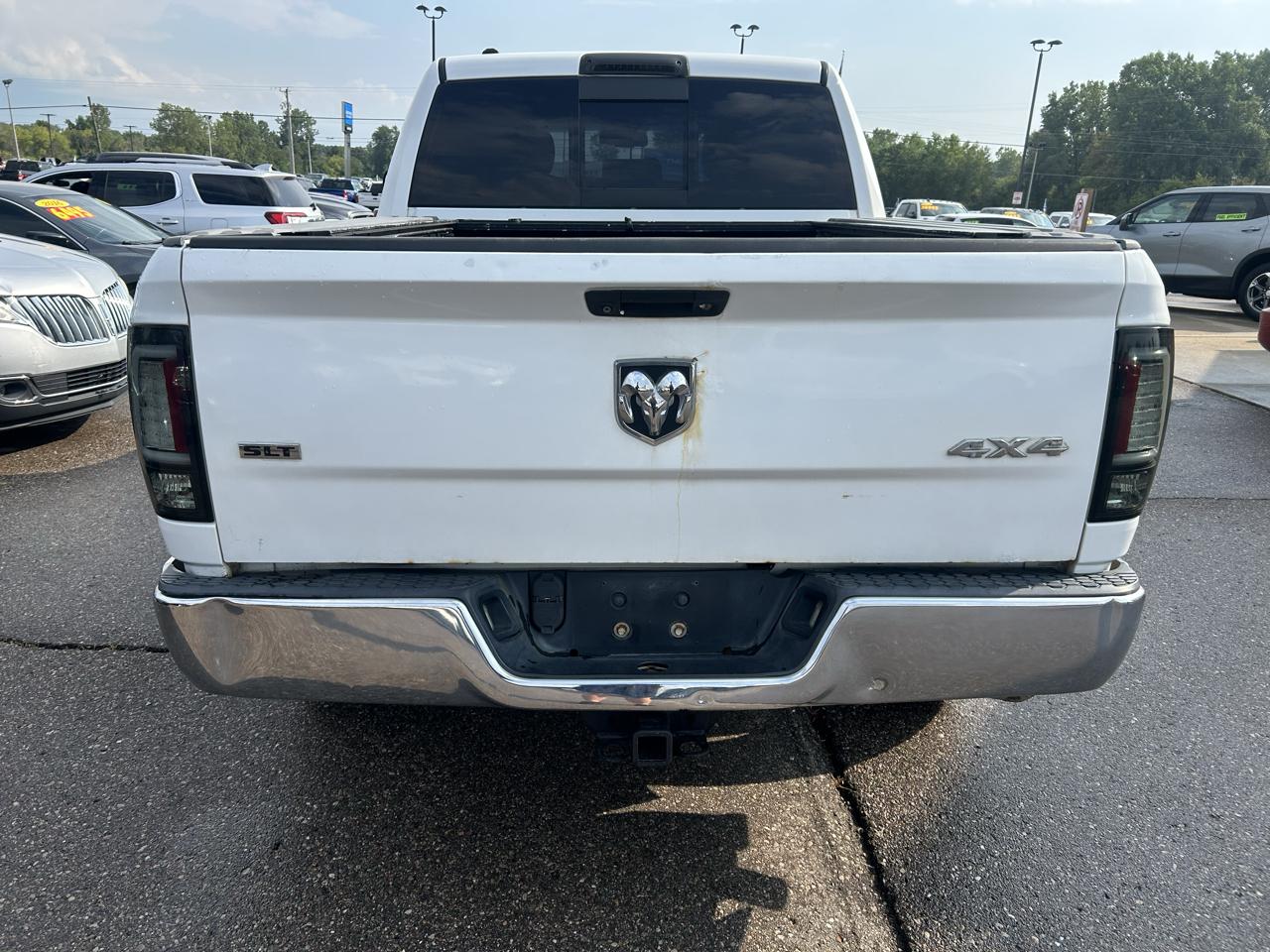 RAM 1500 4WD Crew Cab 140.5" SLT 2013