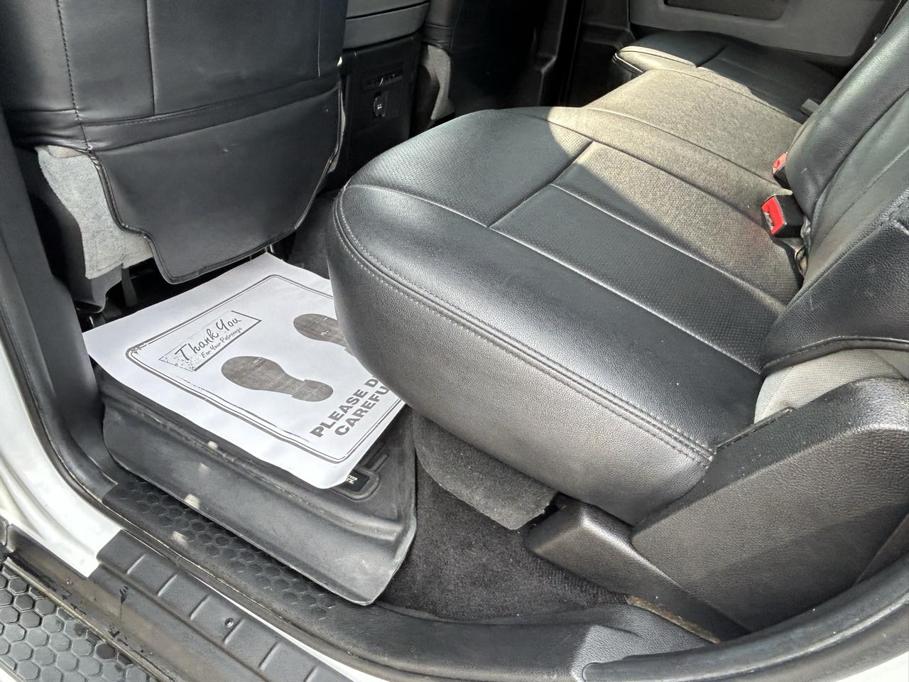 RAM 1500 4WD Crew Cab 140.5" SLT 2013