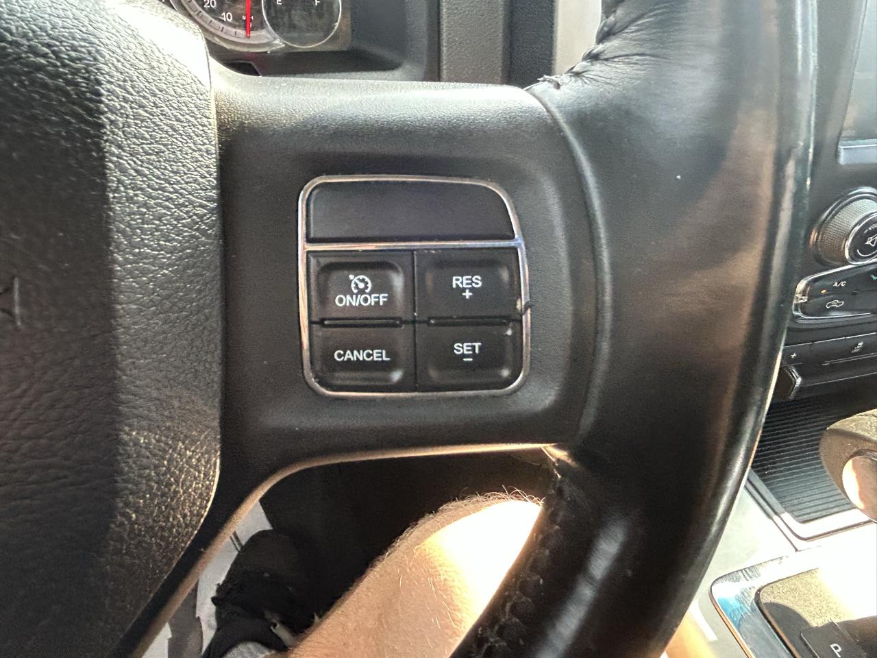 RAM 1500 4WD Crew Cab 140.5" SLT 2013
